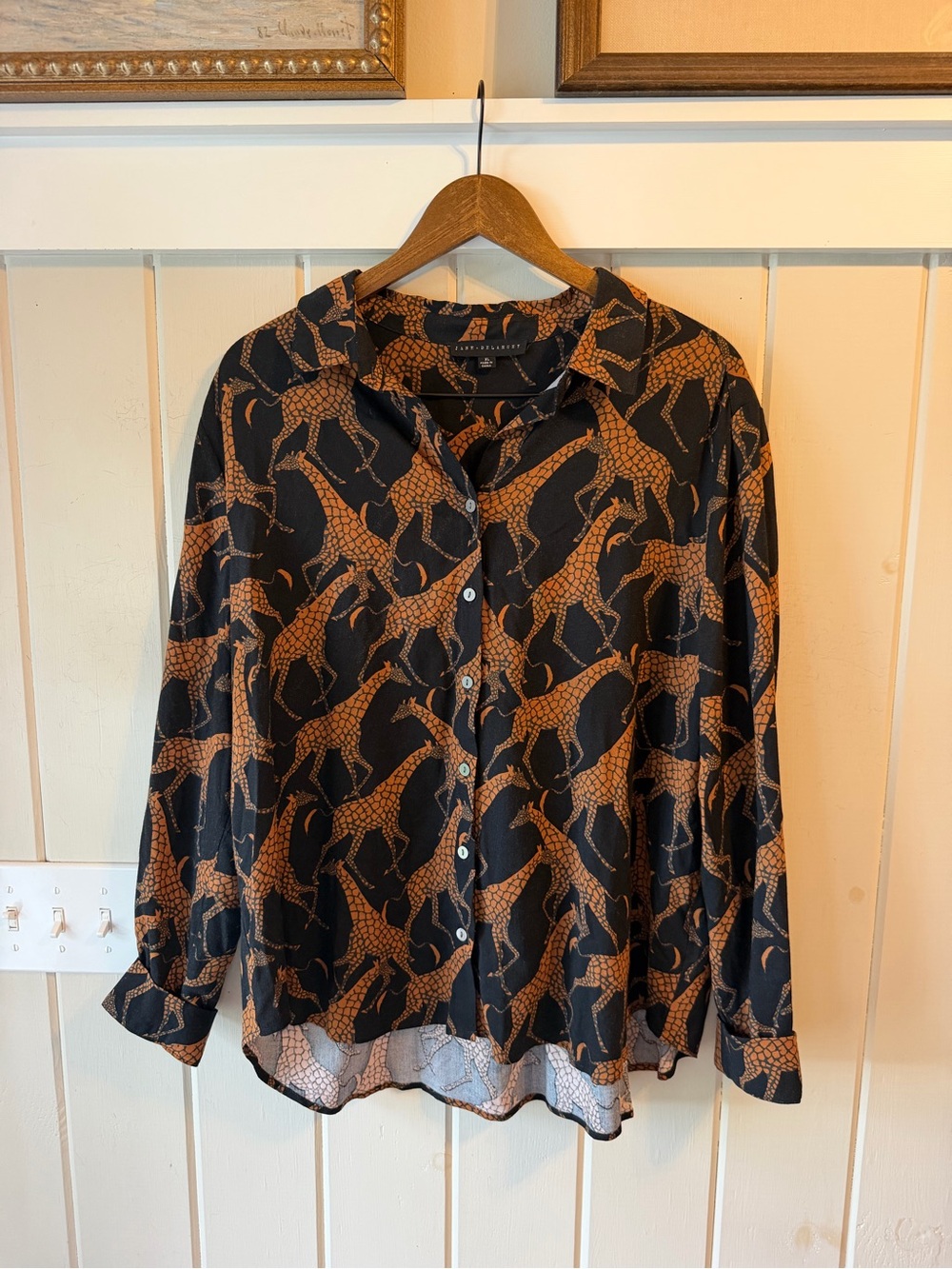 Jane & Delancey Black & Brown Giraffe Printed Button-Up Blouse, Size XL - Picture 2 of 9